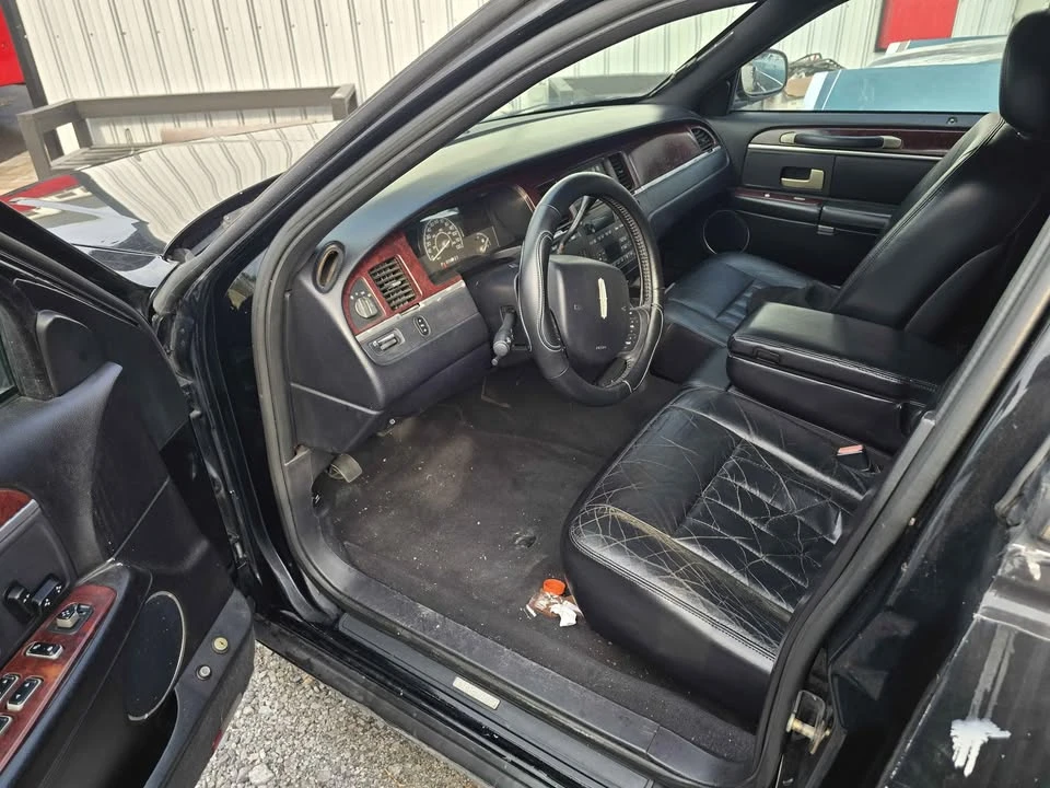 2007 Lincoln Town Car - Image 9 of 13