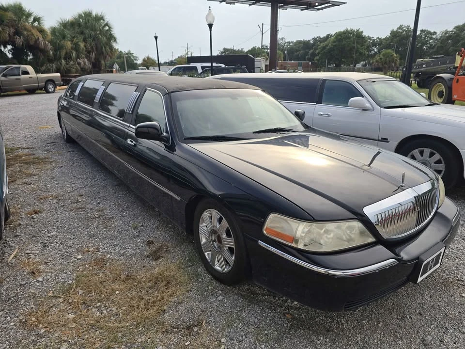 2007 Lincoln Town Car - Image 2 of 13