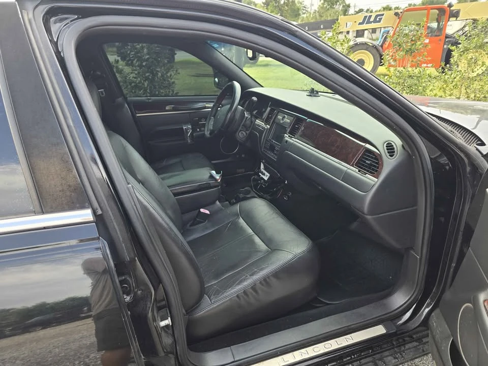 2007 Lincoln Town Car - Image 13 of 13
