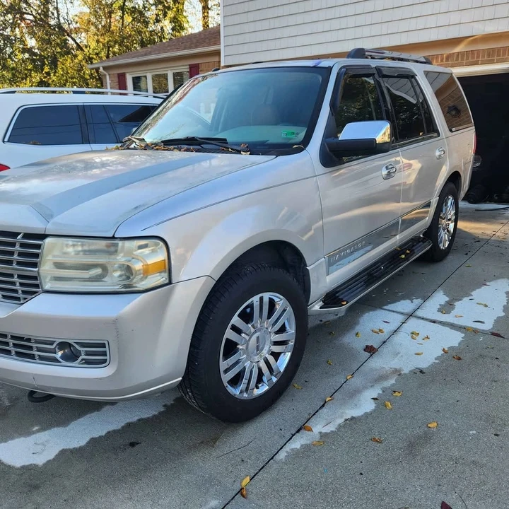 2007 Lincoln Navigator 3rd Gen - Image 9 of 10