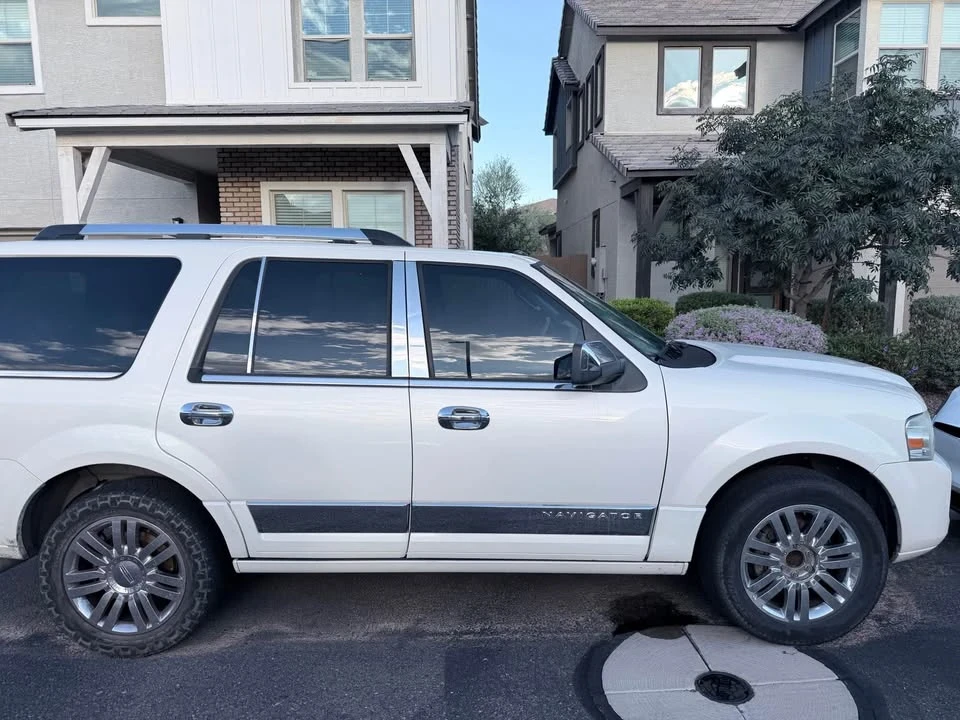 2007 Lincoln Navigator 3rd Gen - Image 2 of 14