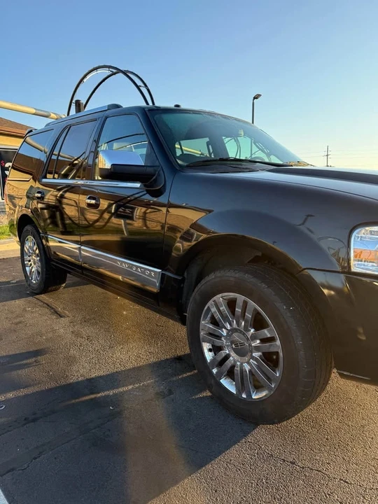 2007 Lincoln Navigator 3rd Gen - Image 2 of 20
