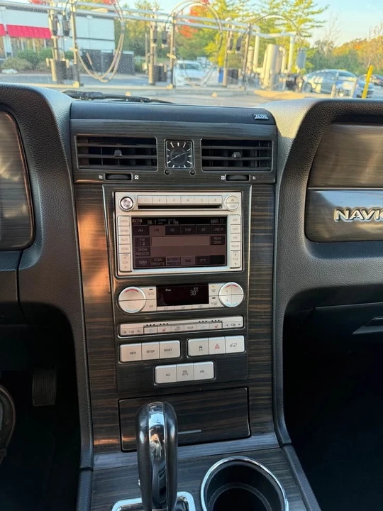 2007 Lincoln Navigator 3rd Gen - Image 19 of 20