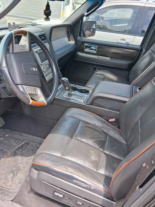 2007 Lincoln Navigator 3rd Gen - Image 2 of 7