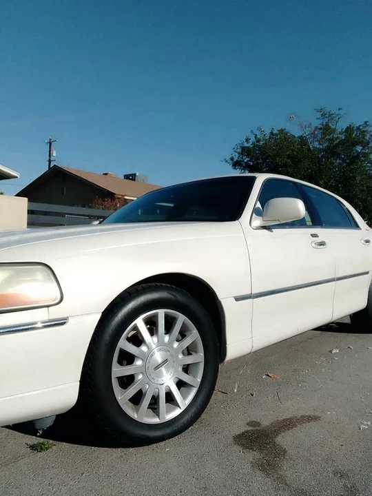 2007 Lincoln Town Car - Image 3 of 6