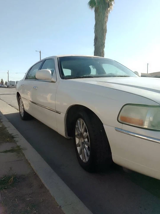 2007 Lincoln Town Car - Image 4 of 6