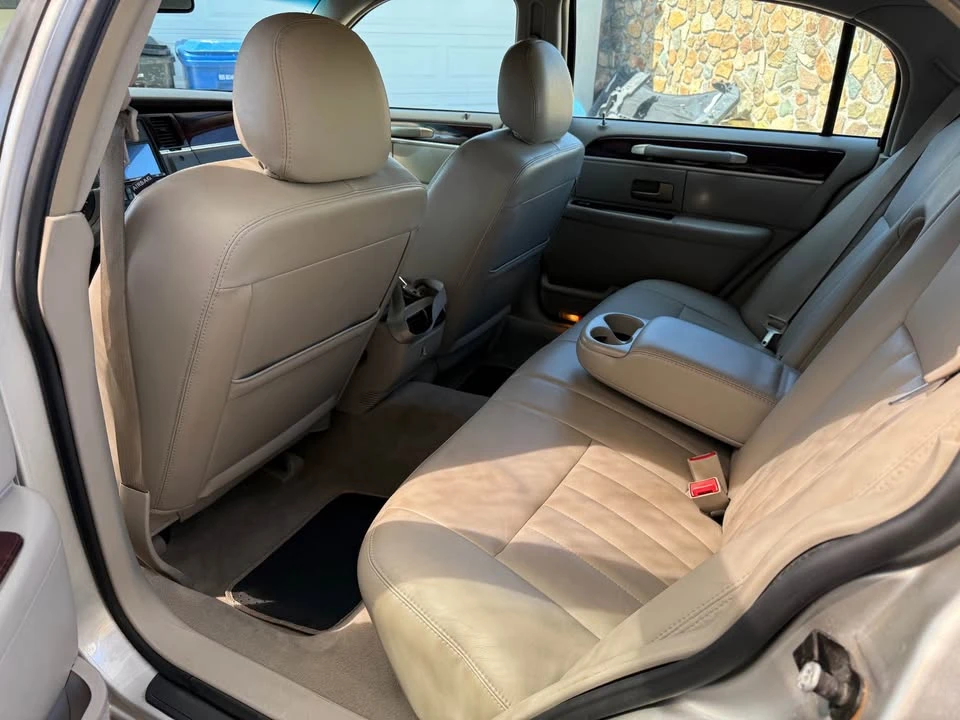 2007 Lincoln Town Car - Image 7 of 7
