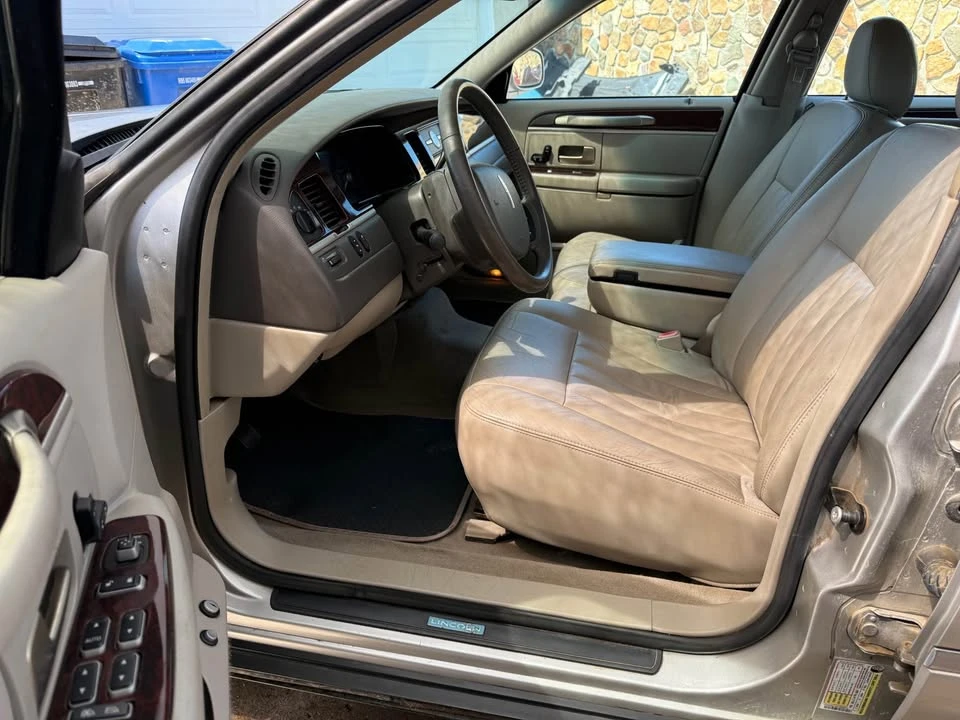 2007 Lincoln Town Car - Image 6 of 7