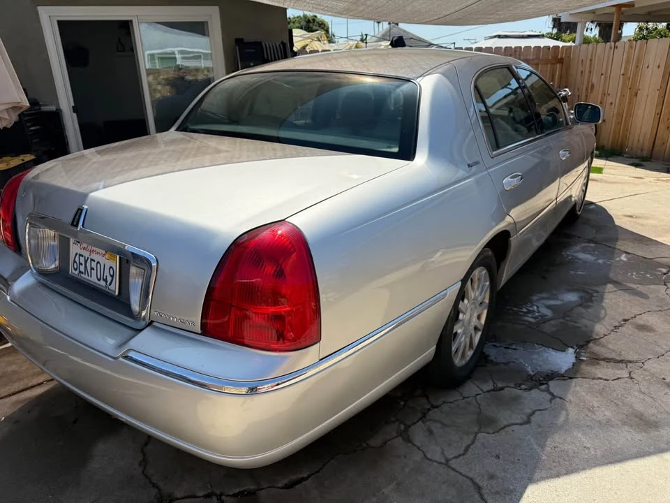 2007 Lincoln Town Car - Image 3 of 7