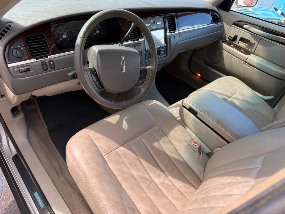 2007 Lincoln Town Car - Image 5 of 7