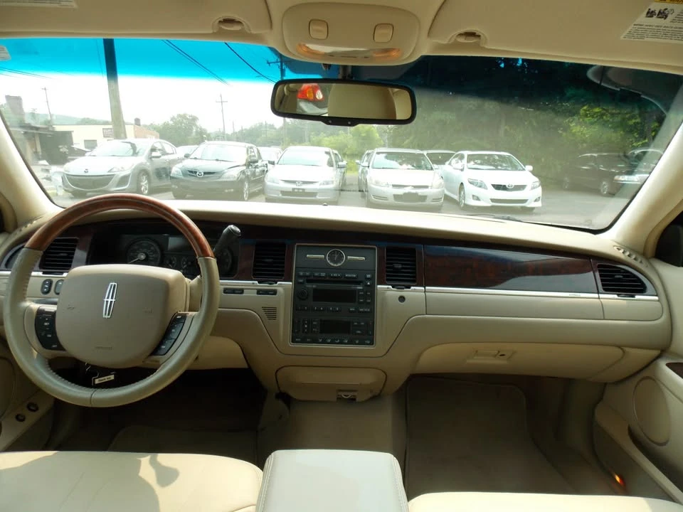 2007 Lincoln Town Car - Image 14 of 16