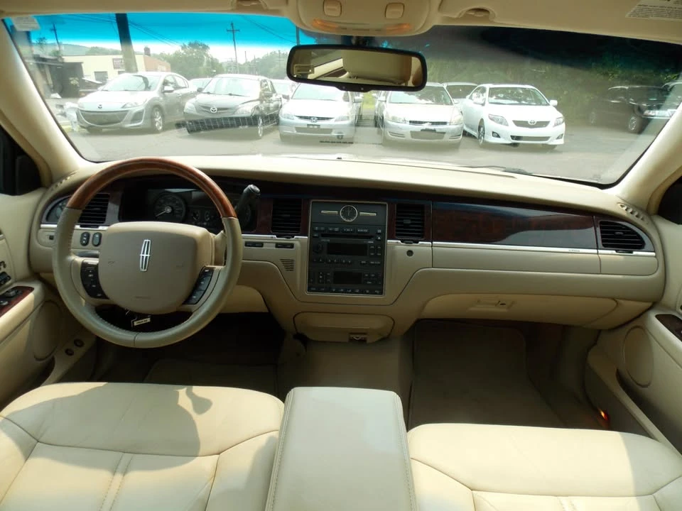 2007 Lincoln Town Car - Image 13 of 16
