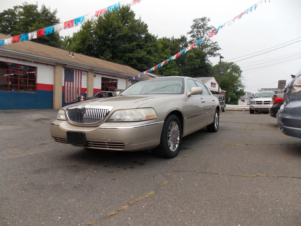 2007 Lincoln Town Car - Image 2 of 16