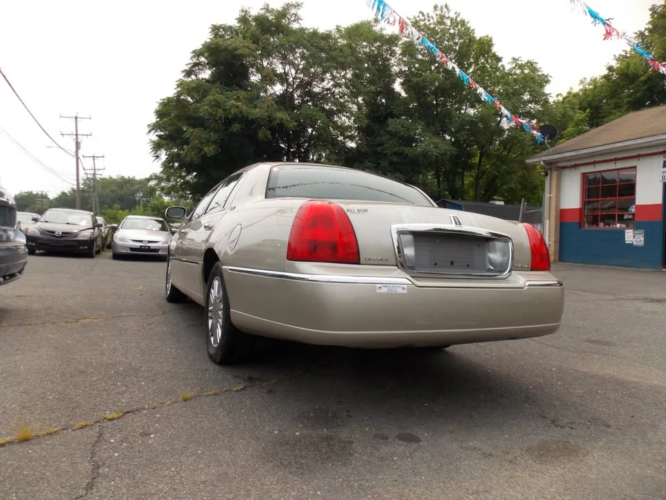 2007 Lincoln Town Car - Image 3 of 16