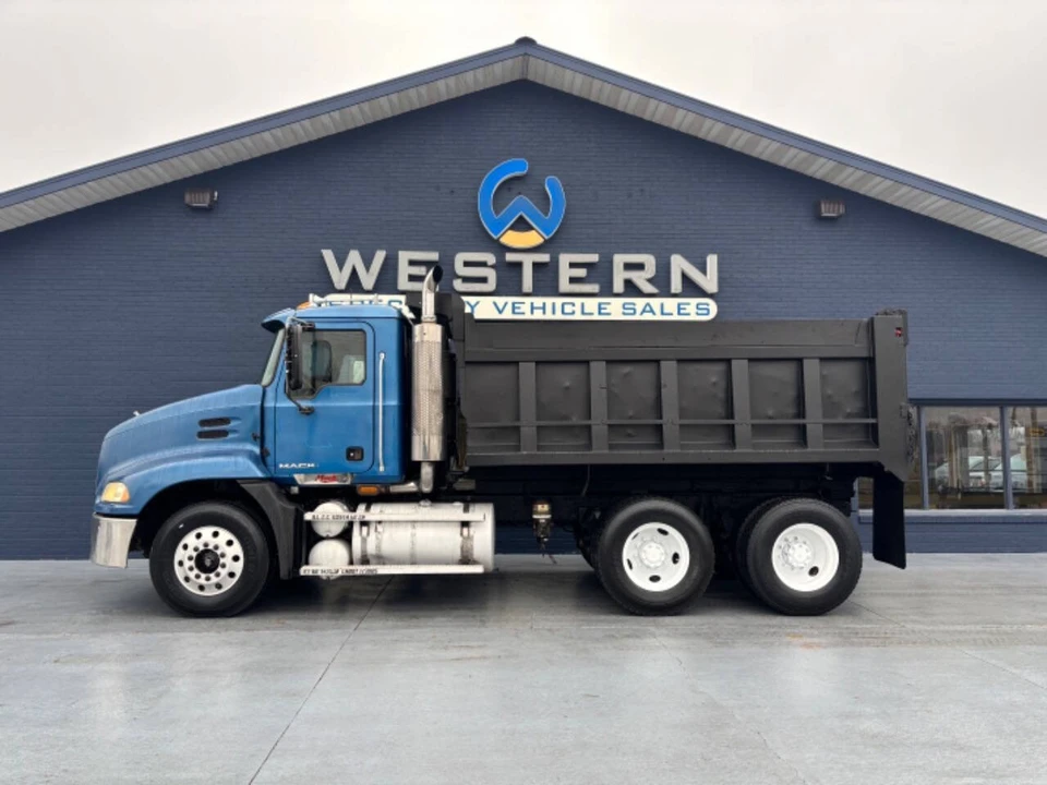 2007 Mack - Image 3 of 12