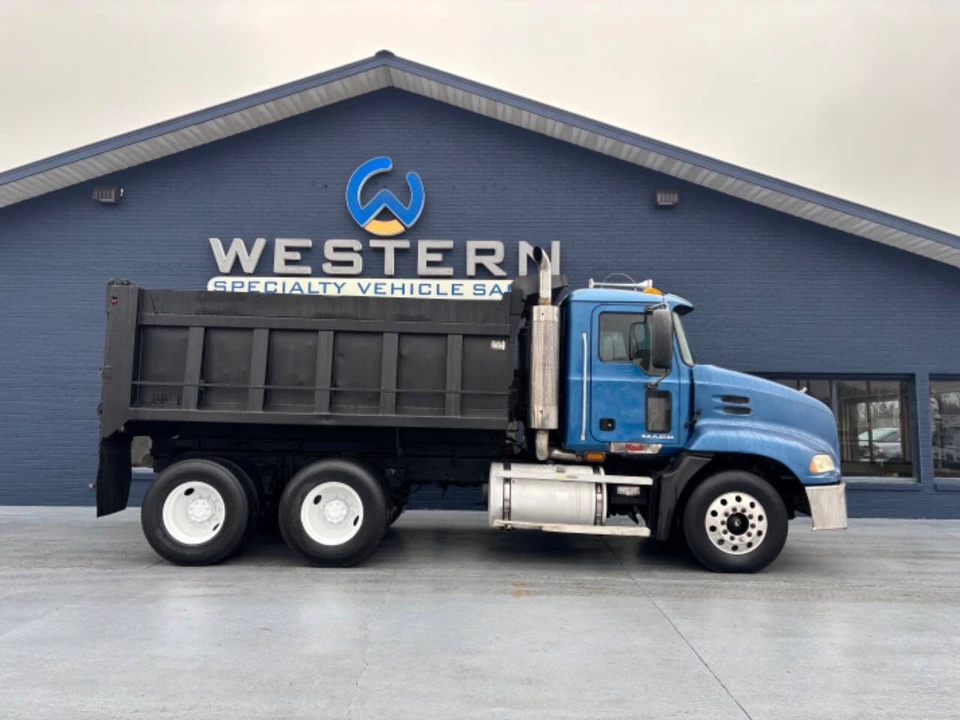 2007 Mack - Image 4 of 12