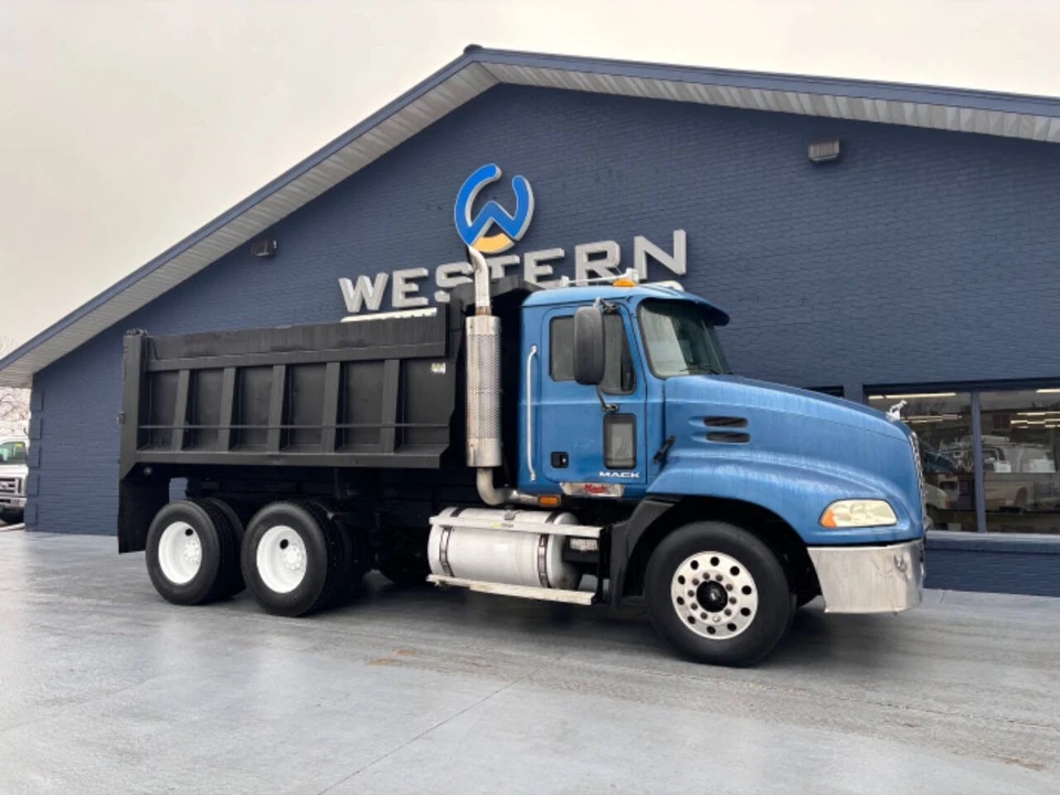2007 Mack - Image 8 of 12