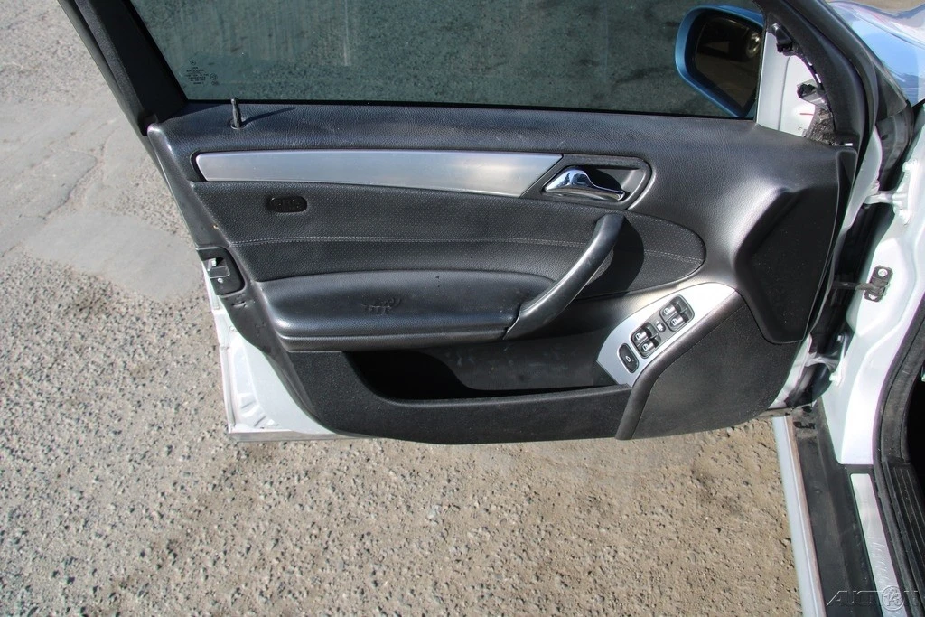 2007 Mercedes-Benz W203 C-Class - Image 12 of 21