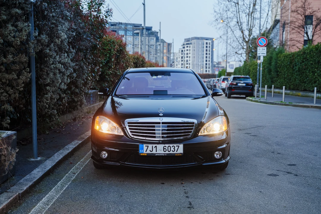 2013 Mercedes-Benz W221 S 63 & S 65 AMG - Image 2 of 31