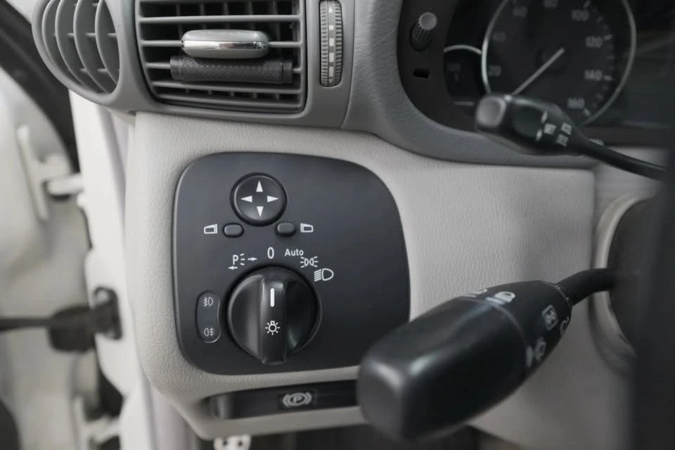 2007 Mercedes-Benz W203 C-Class - Image 12 of 20