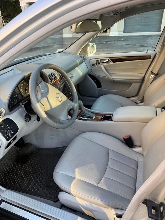 2007 Mercedes-Benz W204 C-Class - Image 10 of 15