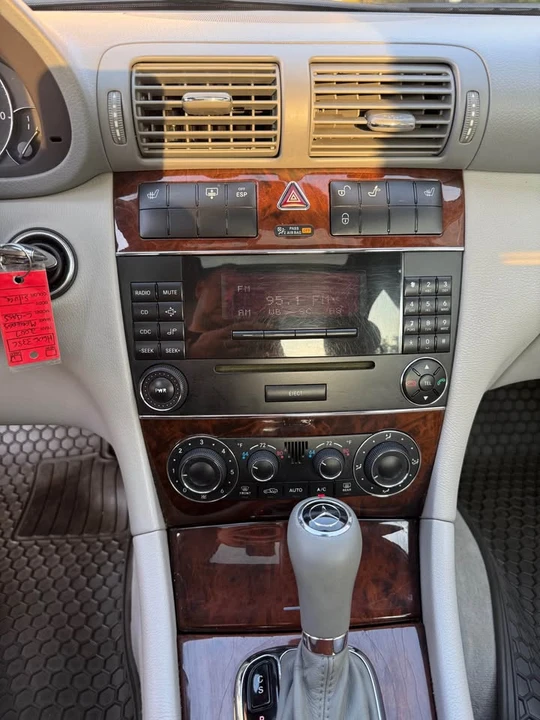 2007 Mercedes-Benz W204 C-Class - Image 13 of 15