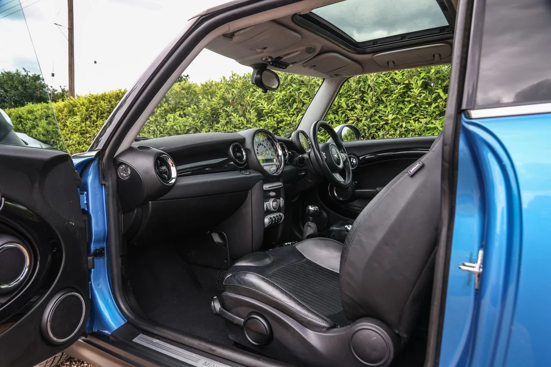 2007 Mini Mini 2nd Gen - Image 17 of 30