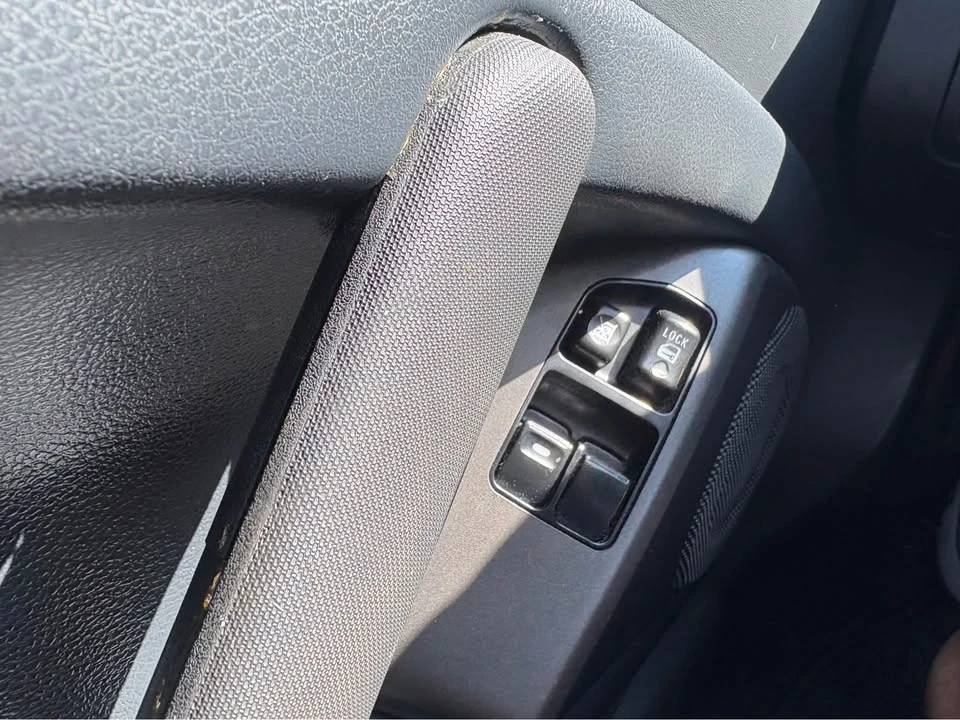 2007 Mitsubishi Eclipse - Image 14 of 17