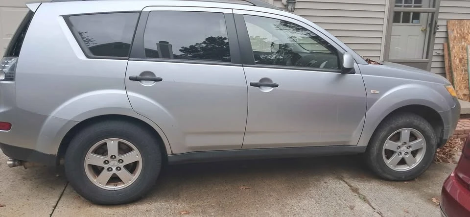 2007 Mitsubishi Outlander - Image 2 of 6