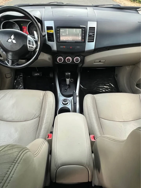 2007 Mitsubishi Outlander - Image 8 of 12