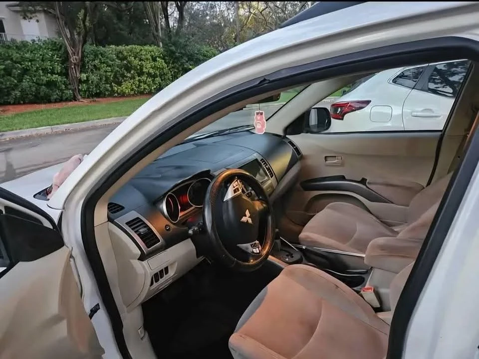 2007 Mitsubishi Outlander - Image 5 of 7