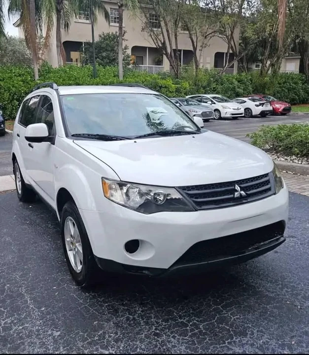 2007 Mitsubishi Outlander - Image 2 of 7