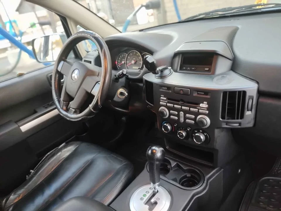 2007 Mitsubishi Endeavor - Image 2 of 5