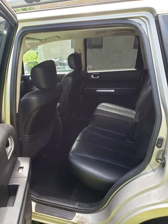 2007 Mitsubishi Endeavor - Image 9 of 10