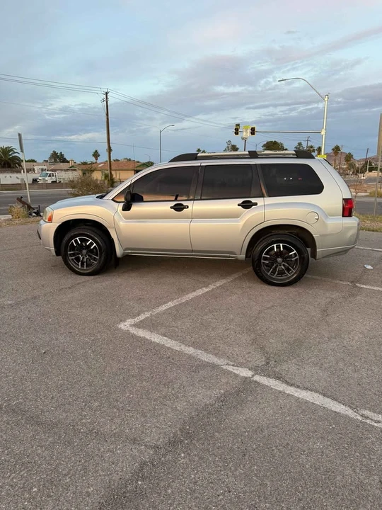 2007 Mitsubishi Endeavor - Image 6 of 13