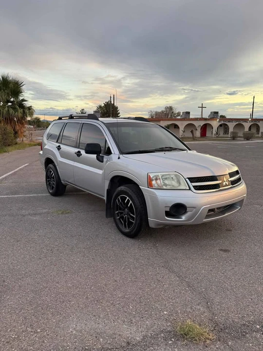 2007 Mitsubishi Endeavor - Image 2 of 13