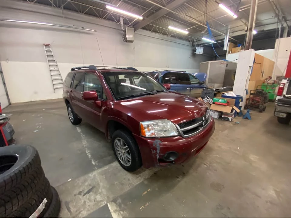 2007 Mitsubishi Endeavor - Image 2 of 6