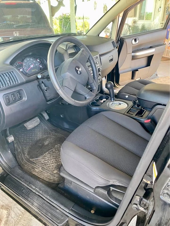 2007 Mitsubishi Endeavor - Image 3 of 5