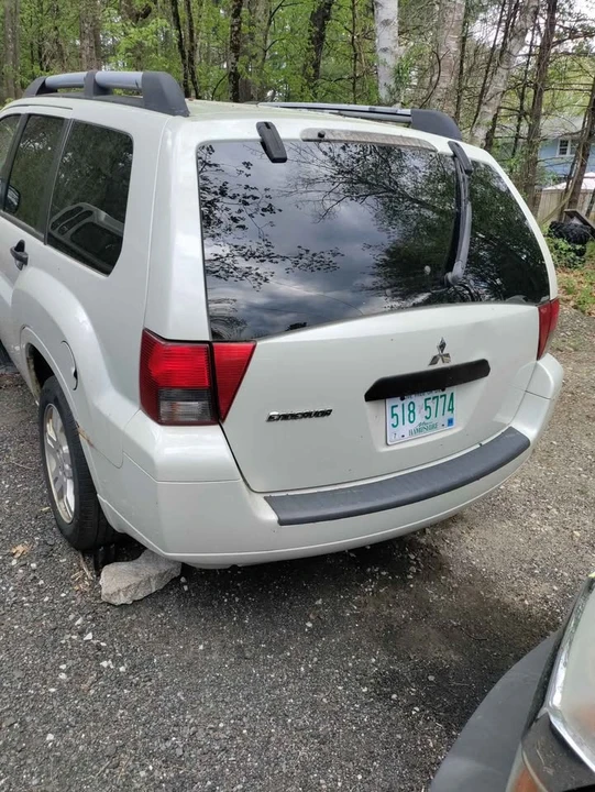 2007 Mitsubishi Endeavor - Image 2 of 17