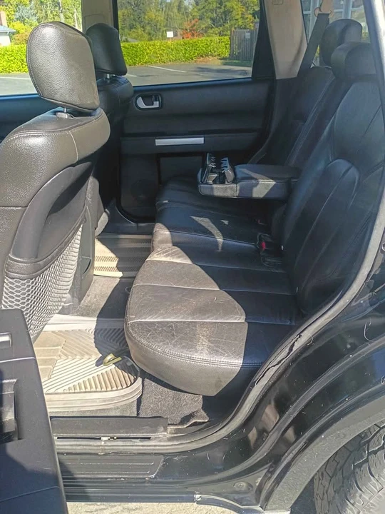 2007 Mitsubishi Endeavor - Image 11 of 15