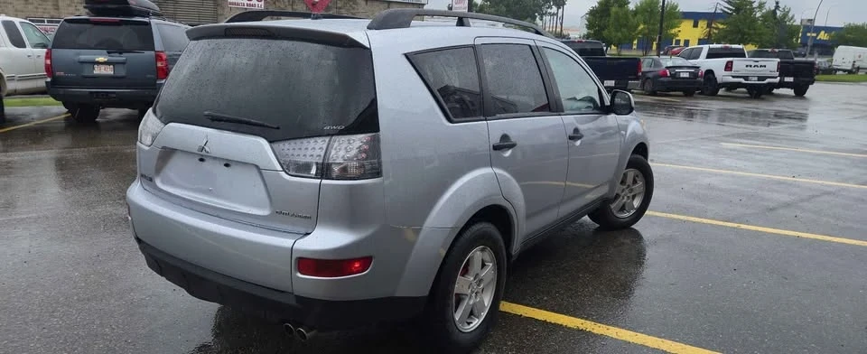 2007 Mitsubishi Outlander - Image 2 of 13