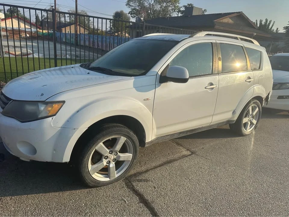 2007 Mitsubishi Outlander - Image 2 of 7