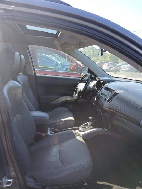 2007 Mitsubishi Outlander - Image 11 of 17