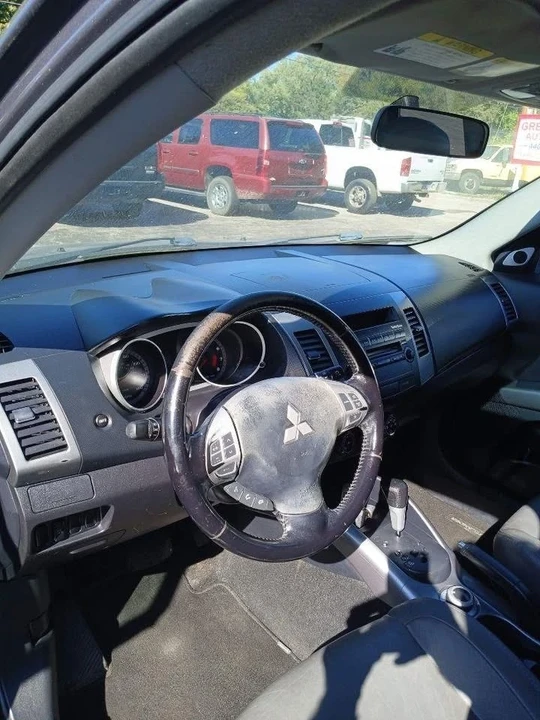 2007 Mitsubishi Outlander - Image 15 of 17