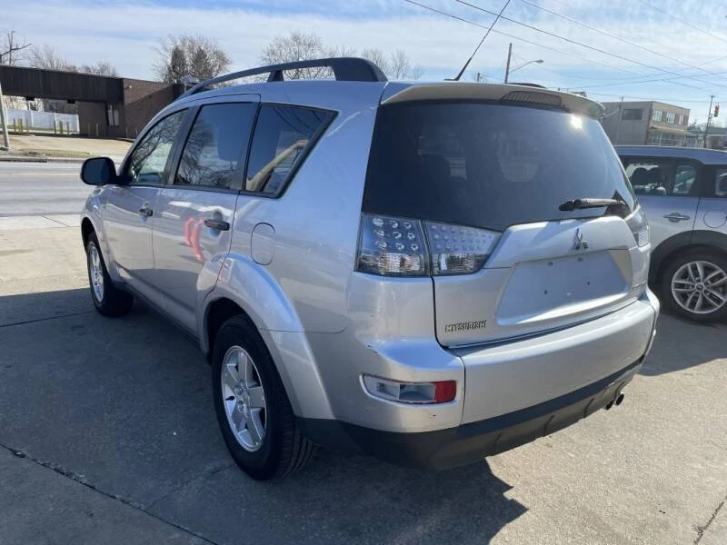 2007 Mitsubishi Outlander - Image 5 of 18
