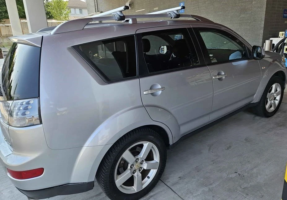 2007 Mitsubishi Outlander - Image 3 of 19