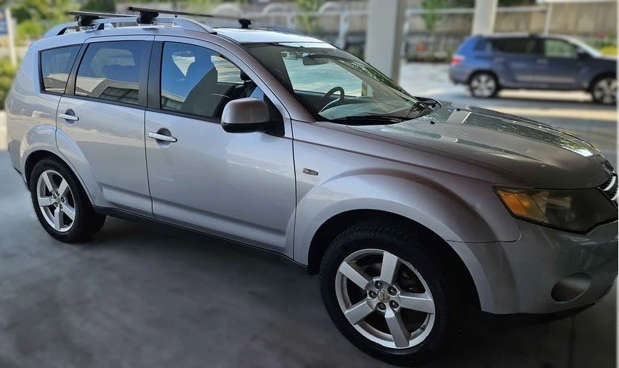 2007 Mitsubishi Outlander - Image 2 of 19