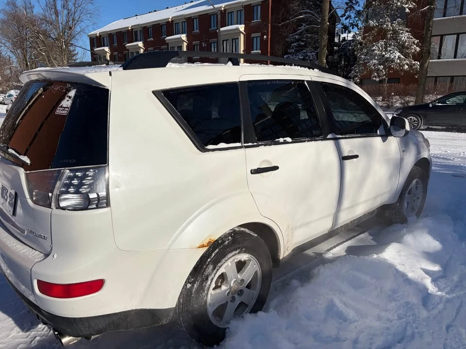 2007 Mitsubishi Outlander - Image 3 of 5