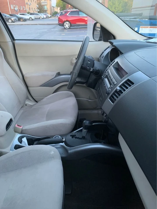 2007 Mitsubishi Outlander - Image 5 of 10