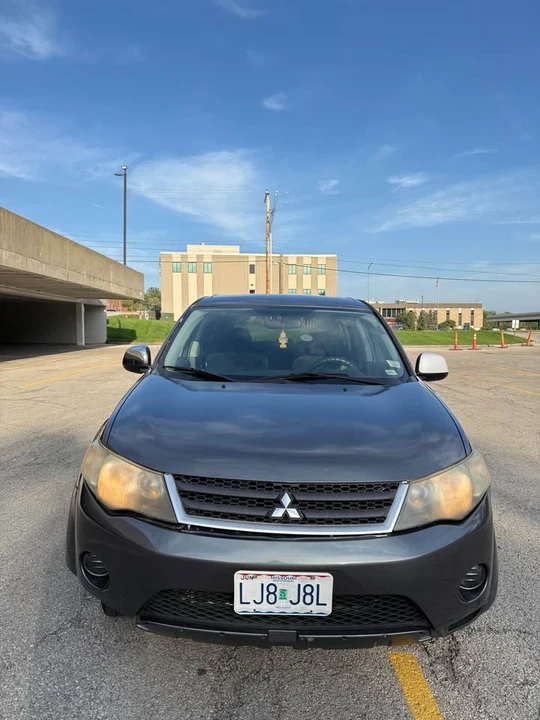 2007 Mitsubishi Outlander - Image 2 of 10
